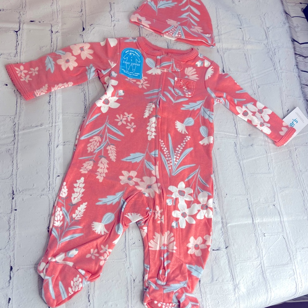 Carter’s baby onesie with hat size:3 months